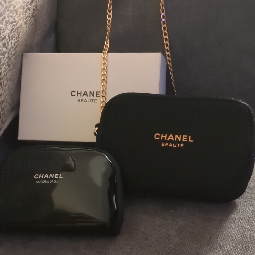 💲🩷 Free Gift W/ Purchase CHANEL Black & Gold Chain Shoulder & Cosmetic Pouch